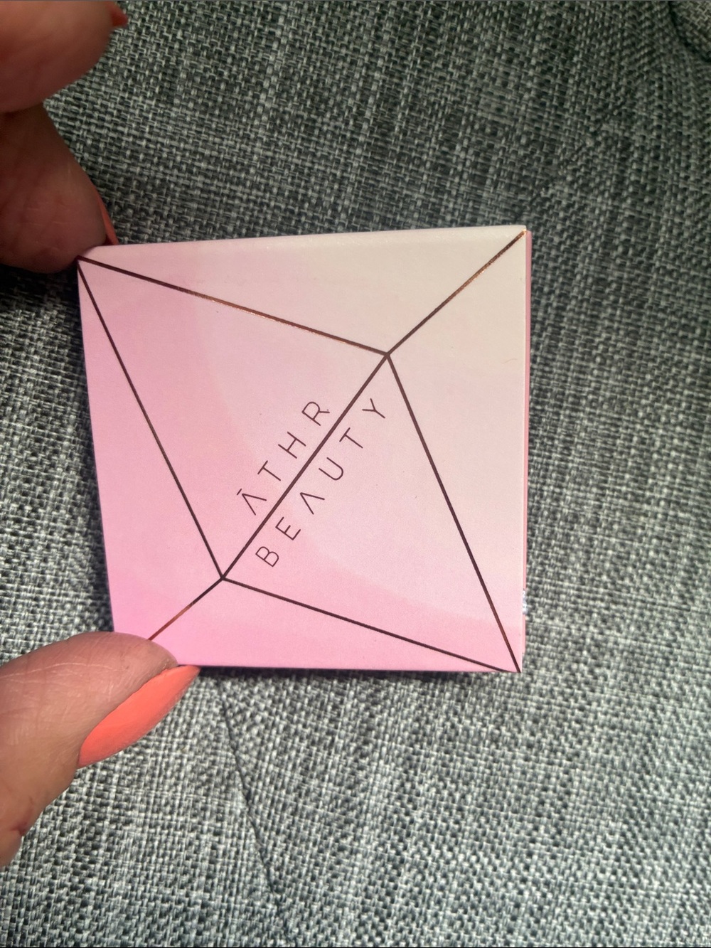Athr Beauty Pink blurring powder